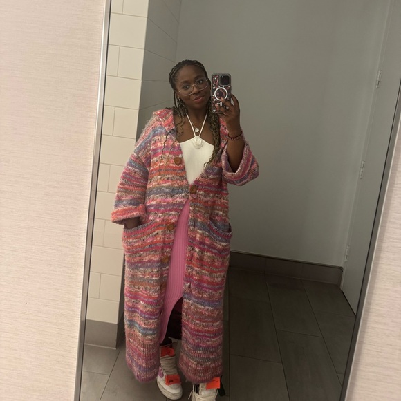 MEET YOUR POSHER - Picture 5 of 9